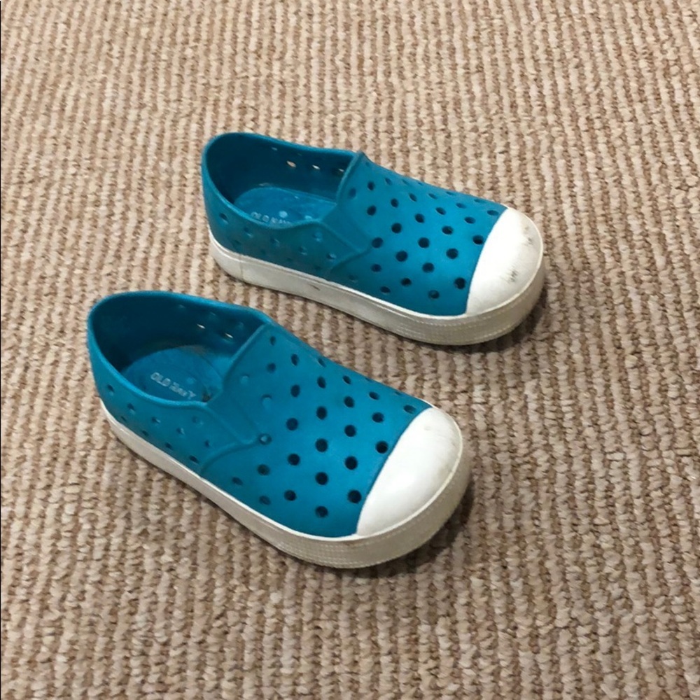Old Navy perforated slip-on rubber sneakers
